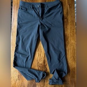 Lululemon ABC 5 pocket warpstream. Skinny. Obsidian color. 31 waist 32 length.